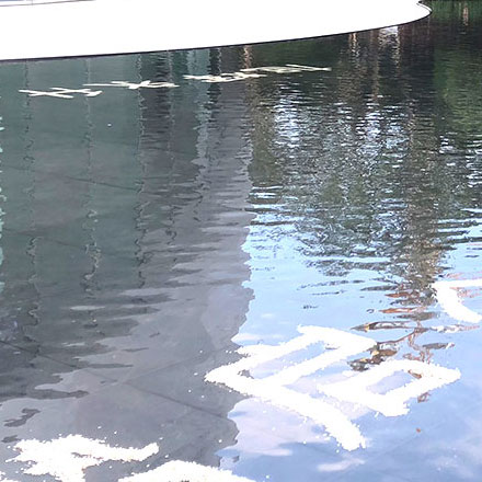 請為學(xué)校設(shè)計一個安全標(biāo)識